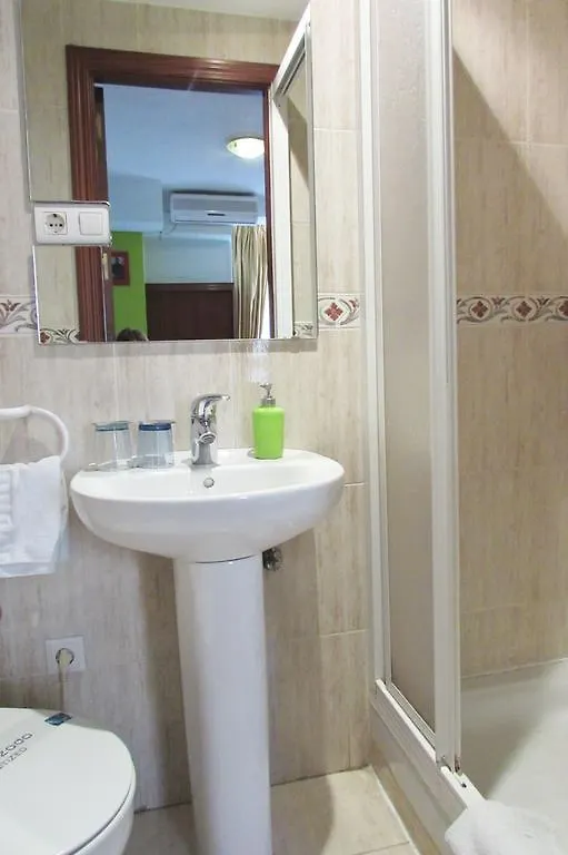 Hostal Nuevas Naciones Granada 0*,